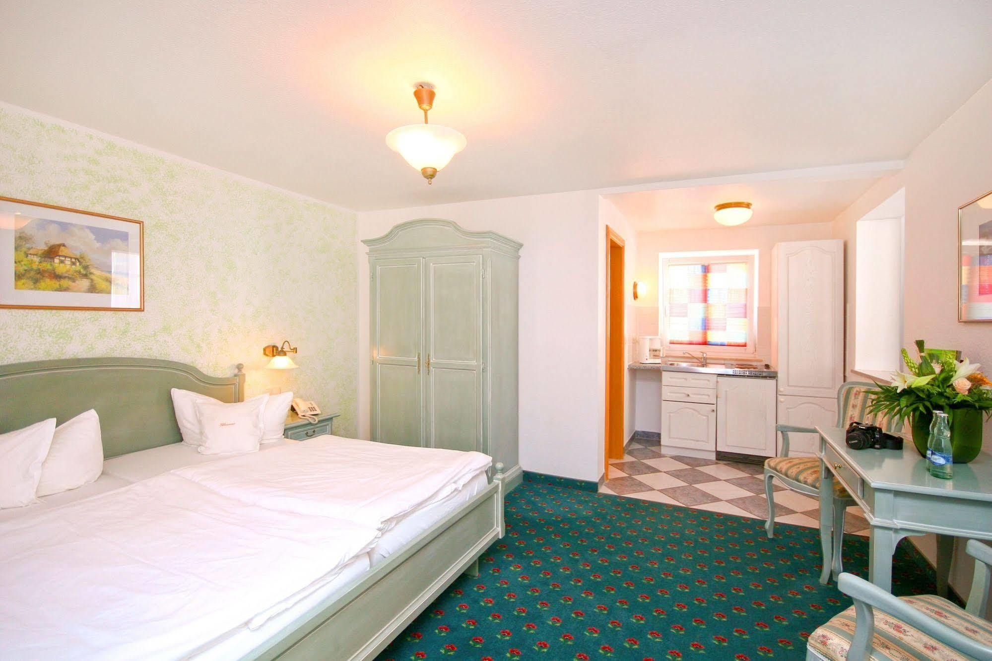 Hotel Villa Neander Binz Exterior photo